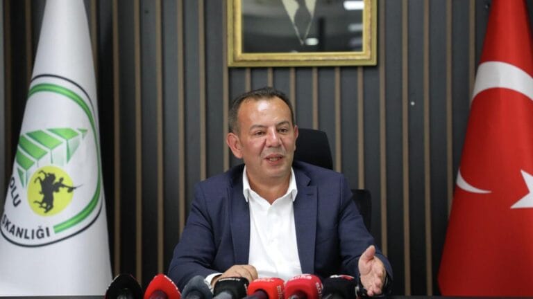 Tanju Özcan CHP’den Ayrıldı