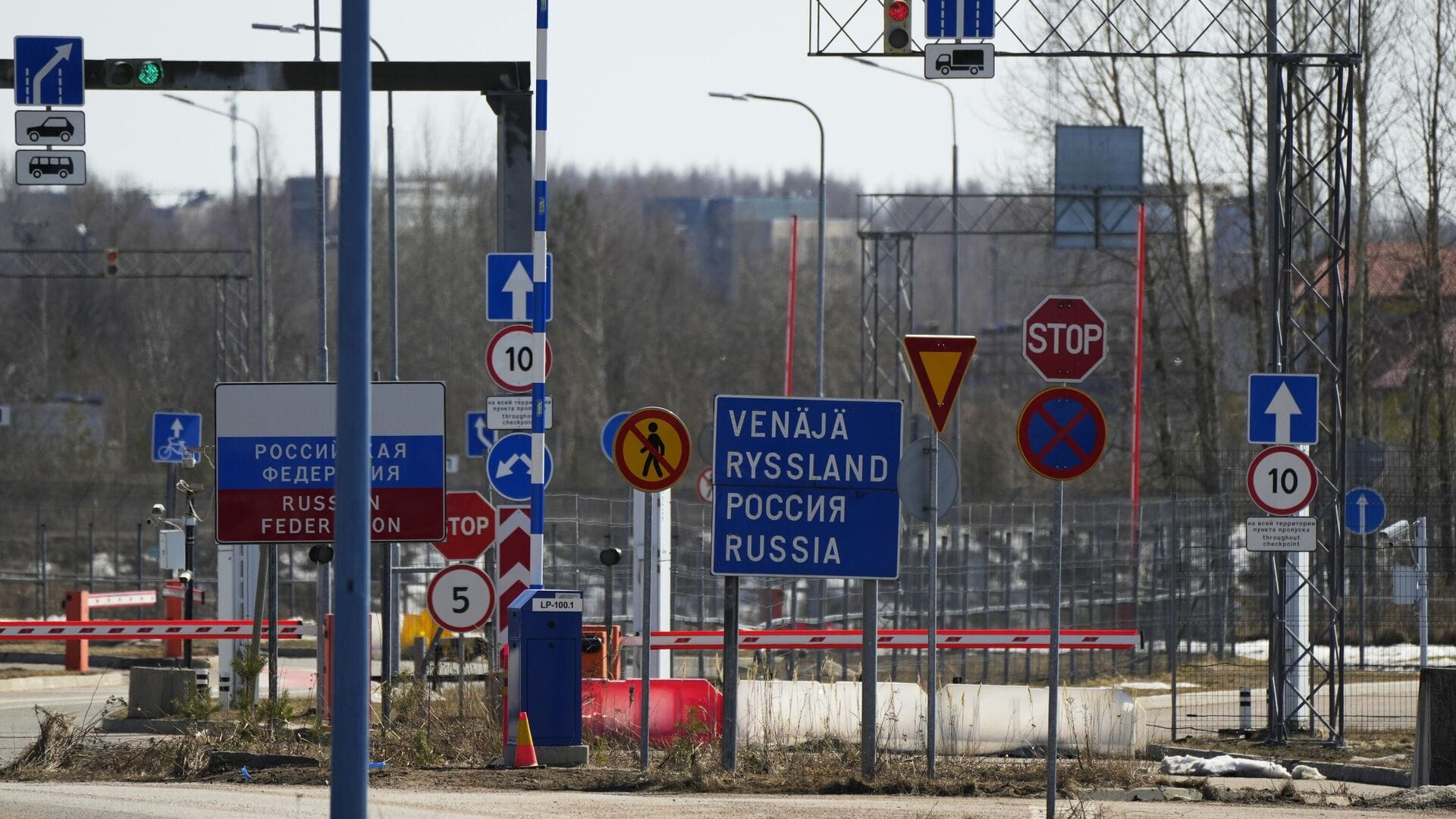 Moskova, Baltık Ülkeleri ve Finlandiya ile Sınır Kapılarını Kapatmaya Başladı