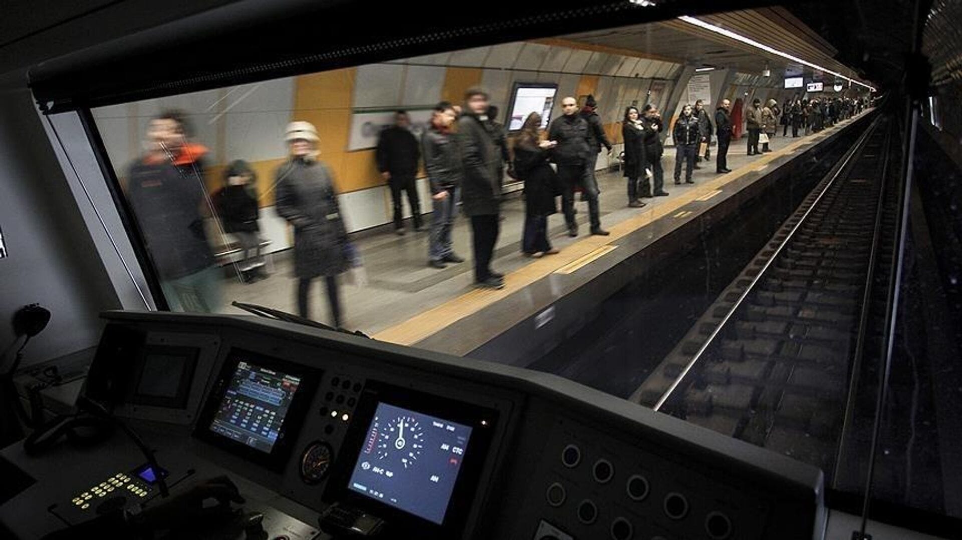 İstanbul’da Metro Kazası: Tren Raydan Çıktı