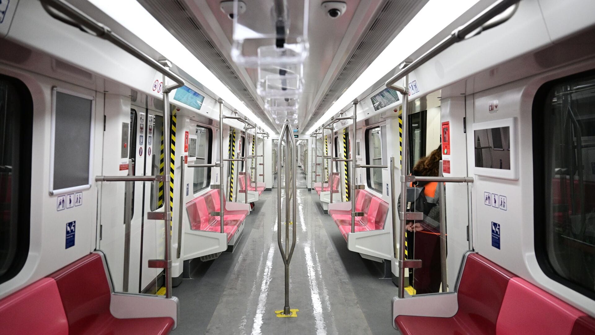 Taksim ve Şişhane Metro İstasyonları ile Füniküler Hattı Geçici Olarak Kapatıldı