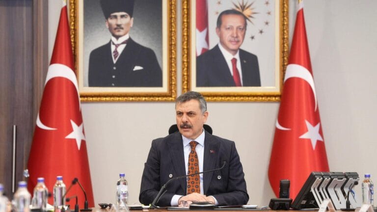 Syrian President Shara Meets with Turkish Interior Minister Ciftci: Security Cooperation Discussed