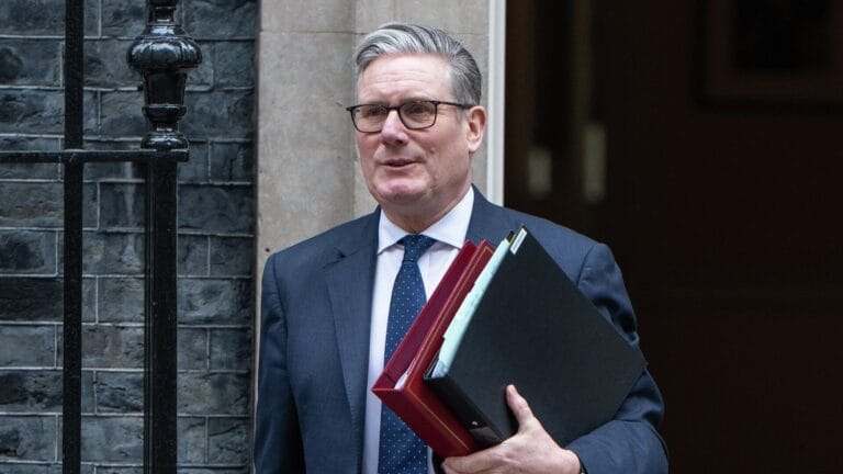 İngiltere’de Büyük Değişim: Keir Starmer Görevinden İstifa Ediyor