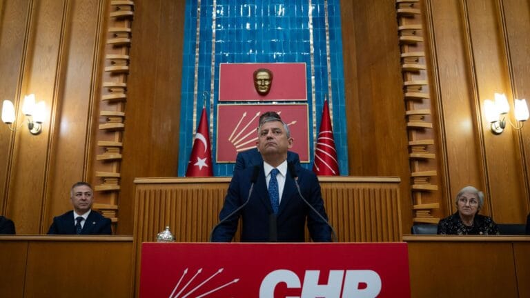 A Call to Action: Özgür Özel Urges Kemal Kılıçdaroğlu to Hold a Convention