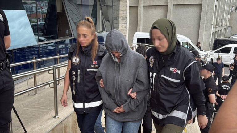 Yasa Dışı Kürtaj Operasyonunda Doktorun Odasında Büyük Miktarda Para Ele Geçti