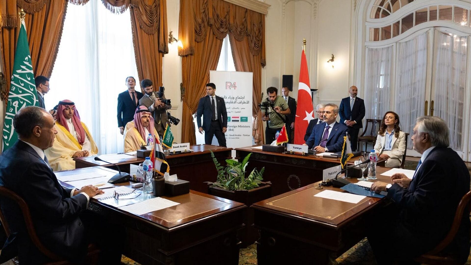 Dört Ülke Dışişleri Bakanları Kahire’de Buluştu