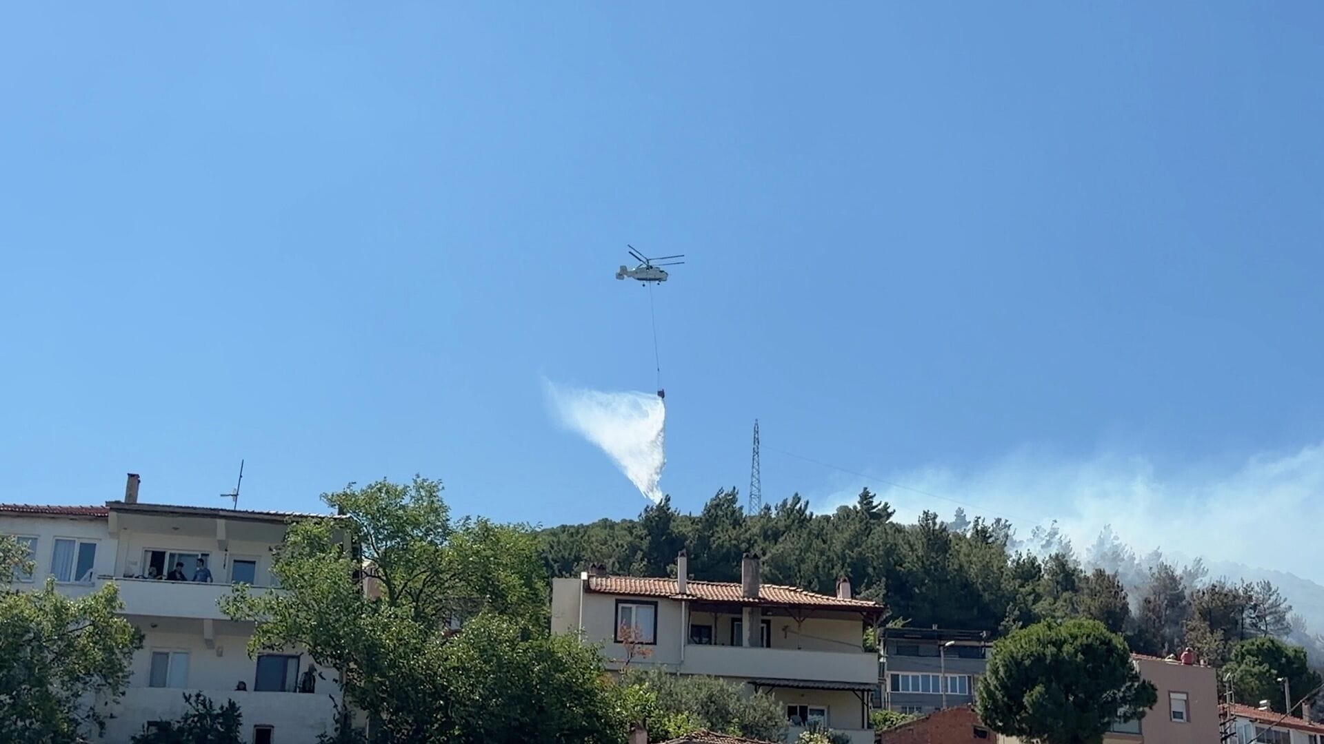 Balıkesir’de Çıkan Orman Yangınına Söndürme Çalışmaları Devam Ediyor