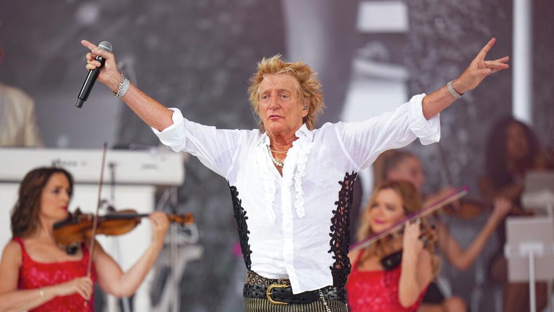 Rock Efsanesi Rod Stewart Konser Sırasında Sağlık Sorunu Yaşadı