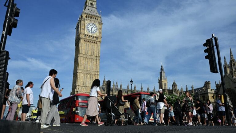Londra’da Sıcak Hava Dalgası: İronic İptal