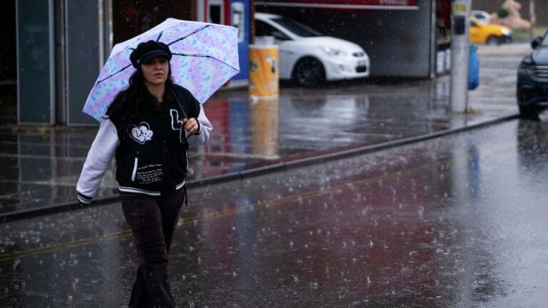 Yurt Geneli Sağanak Yağış Uyarısı: Hava Sıcaklığı Mevsim Normallerinin Üzerinde