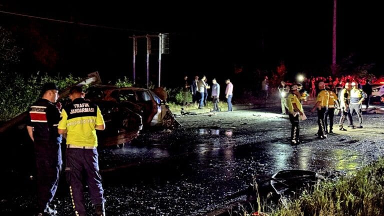 Rize’de Direksiyon Hakimiyetini Kaybeden Araçta Facia: 3 Kişi Hayatını Kaybetti
