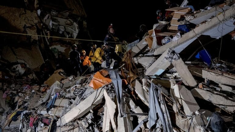 Venezuela’da Deprem Felaketi: Can Kaybı 235’e, Yaralı Sayısı 4 Bin 300’ü Aştı