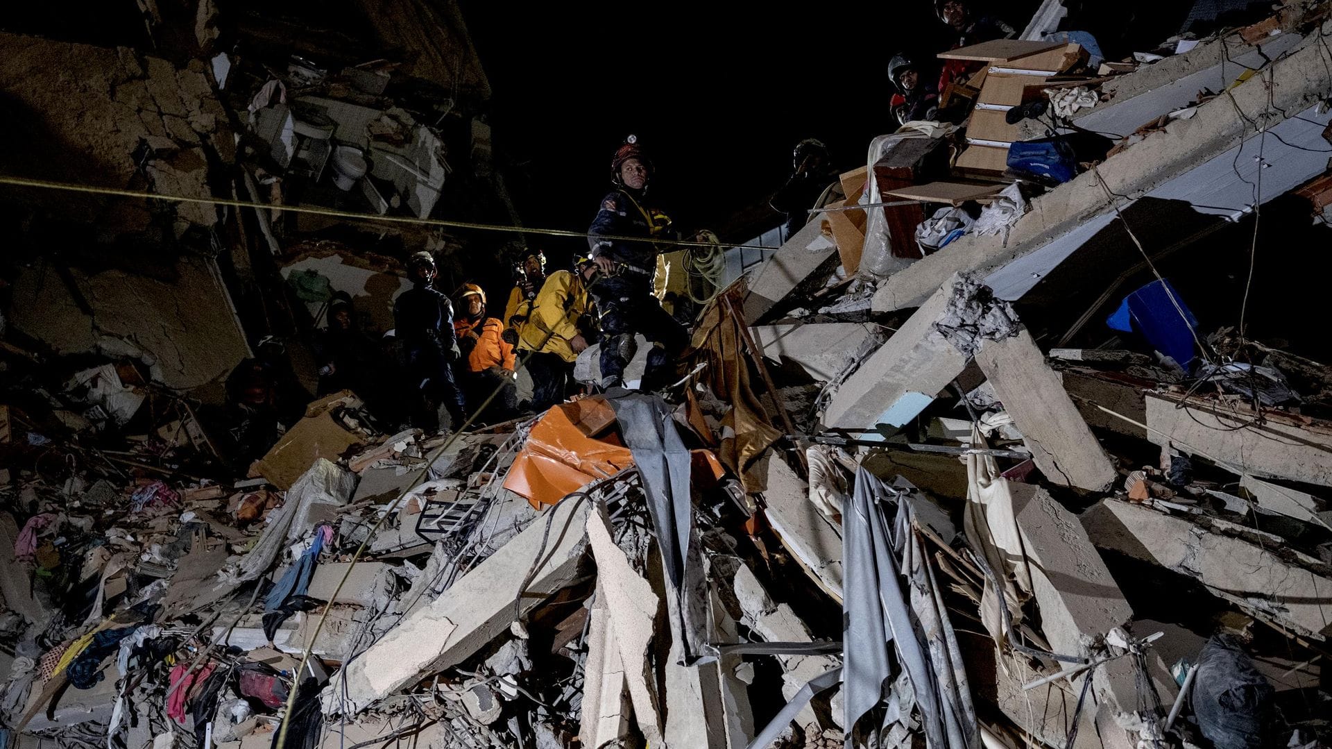 Venezuela’da Deprem Felaketi: Can Kaybı 235’e, Yaralı Sayısı 4 Bin 300’ü Aştı