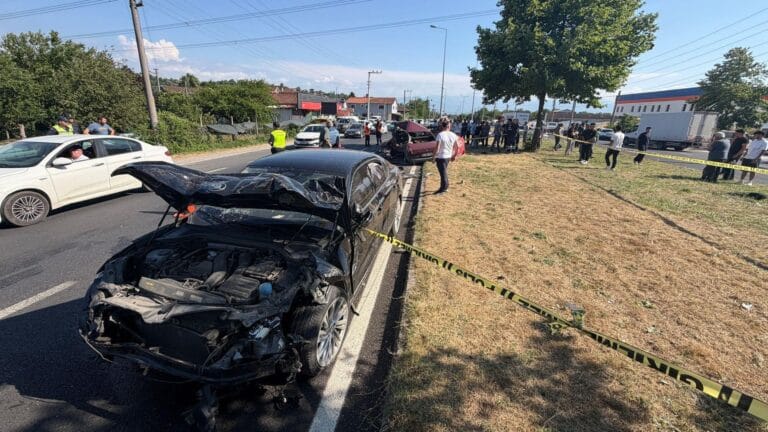 Trafik Kazası: AK Partili Vekil ve Oğlu Yaralandı
