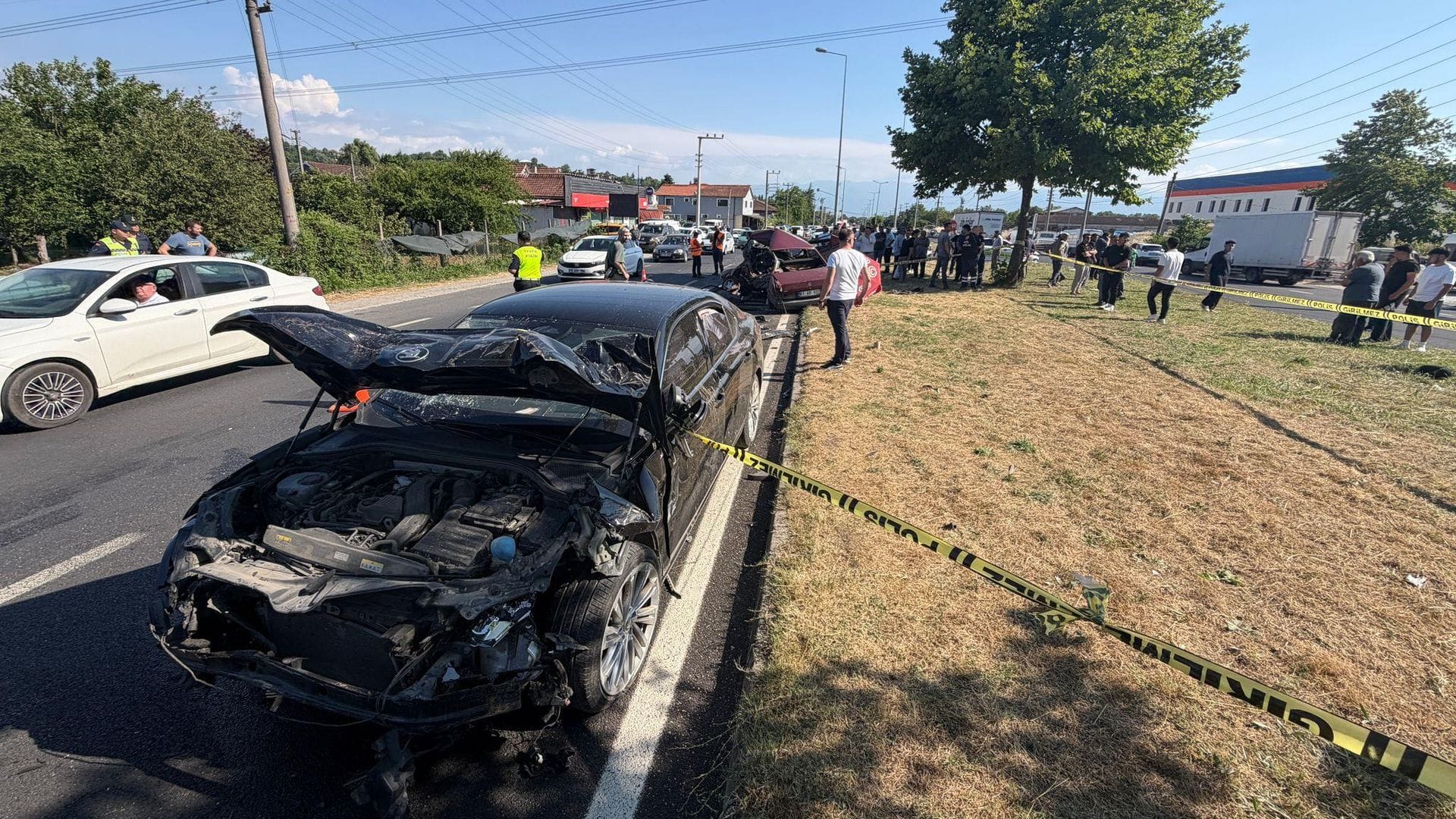 Trafik Kazası: AK Partili Vekil ve Oğlu Yaralandı