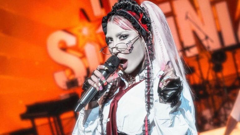 Hande Yener Sağlık Durumuyla İlgili Açıklama Yaptı