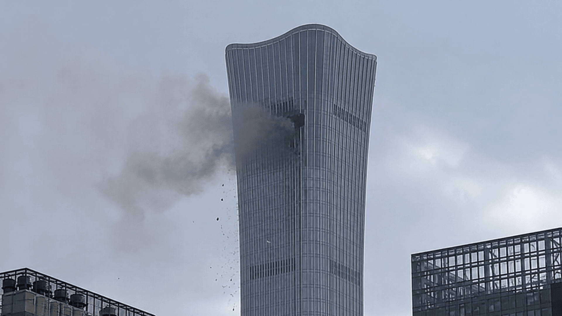 Pekin’de Şok: Küçük Uçak CITIC Tower’a Çarptı