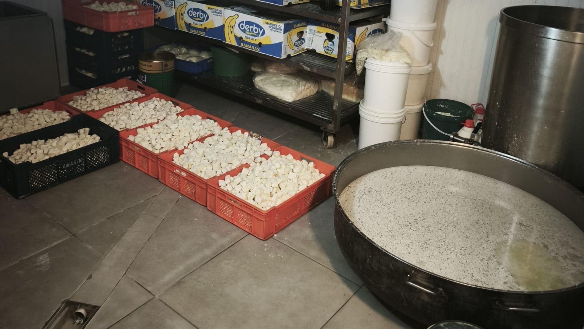 Ankara’da Bozuk Süt Operasyonu: 9 Ton Ürün Ele Geçirildi
