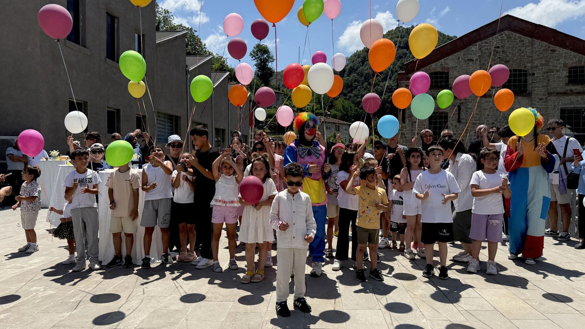 Lösemiyi Yenen Minik Ediz İçin Gökyüzüne Balonlar Bırakıldı