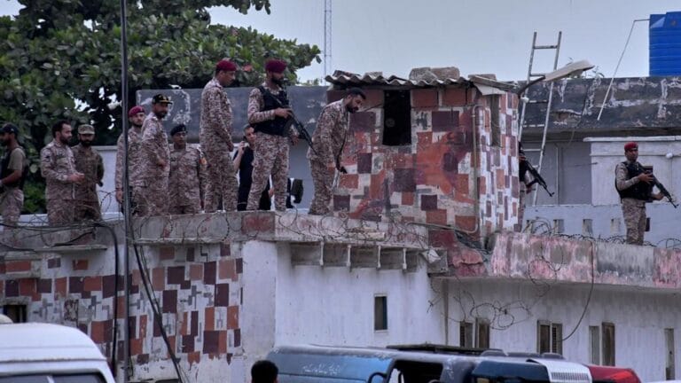 Pakistan Ordusuna Düzenlenen Saldırıda 3 Asker Hayatını Kaybetti