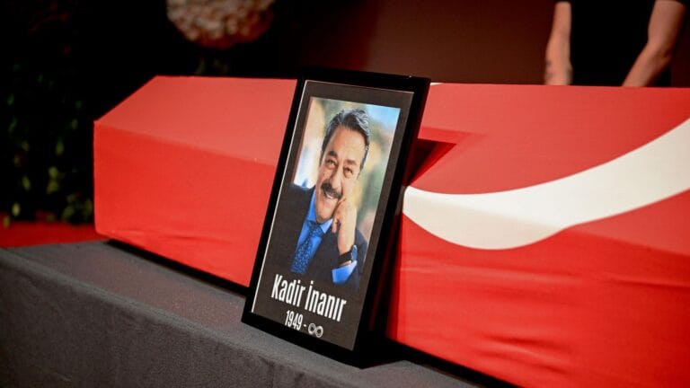 Türk Sineması’nın Usta İsmi Kadir İnanır’ın Veda Töreni