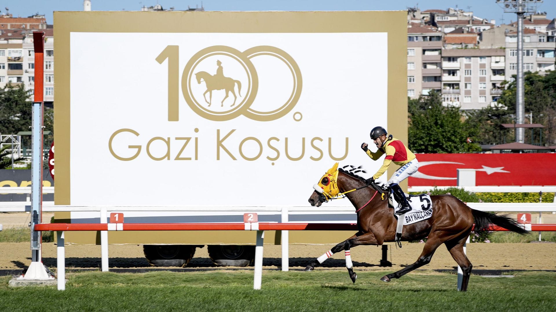 Tarihi 100. Gazi Koşusu’nu Bay Nalçakan Kazandı