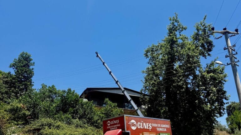 Antalya’da Yük Asansörünün Elektrik Tellerine Teması: 2 İşçi Hayatını Kaybetti