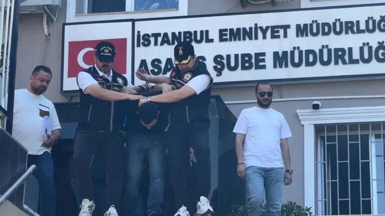İstanbul’da Şoke Eden Cinayet: Postacı Kılığında İşlenen Suçun Perde Arkası