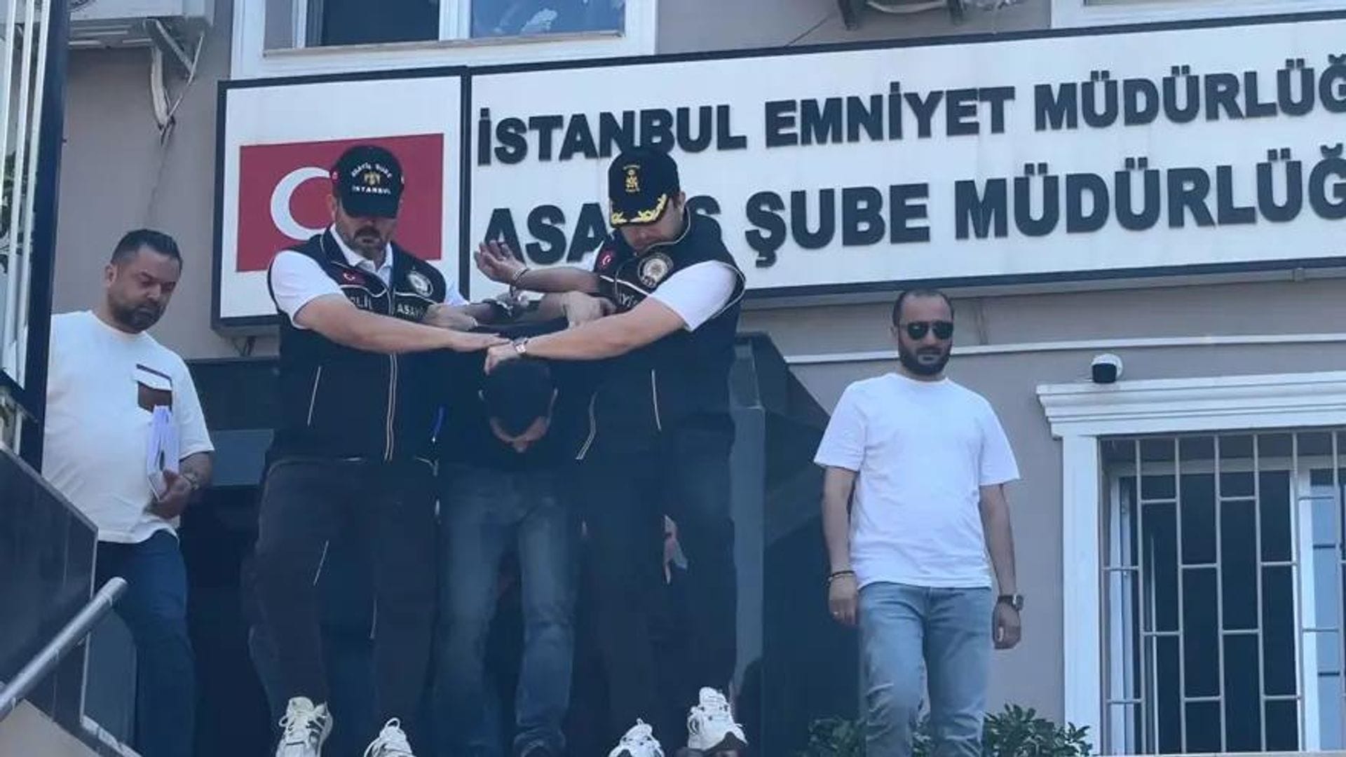 İstanbul’da Şoke Eden Cinayet: Postacı Kılığında İşlenen Suçun Perde Arkası