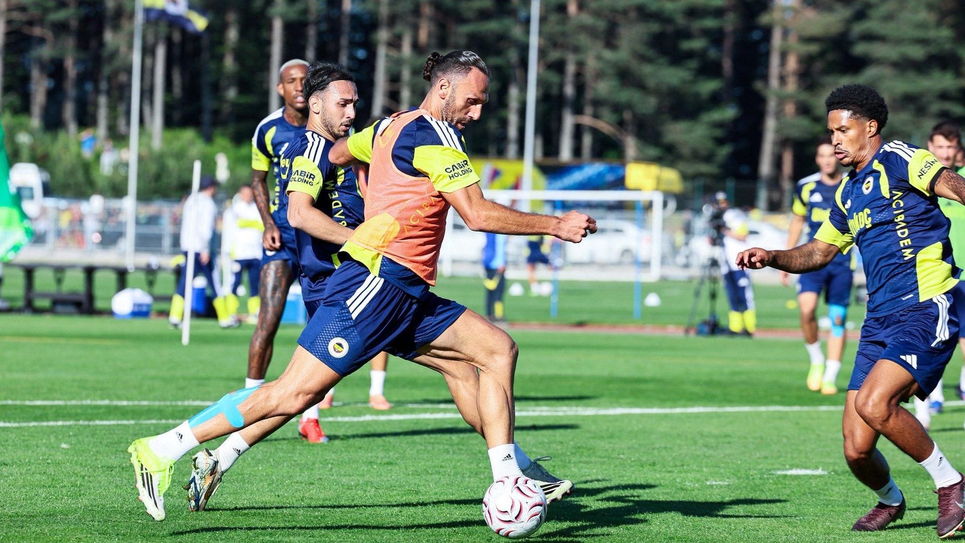Vedat Muriqi Sağ Alt Adalesinde Sakatlandı
