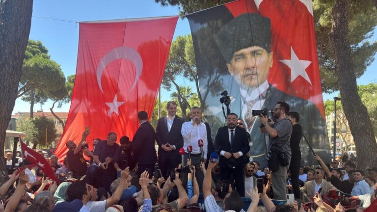 CHP’de Yeni Dönem: Özgür Özel’den ‘Yeni Yürüyüş’ Vurgusu
