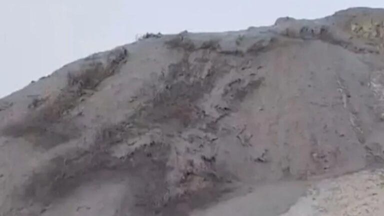 İran’da Nadir Doğa Olayı: Çamur Volkanı Faaliyete Geçti