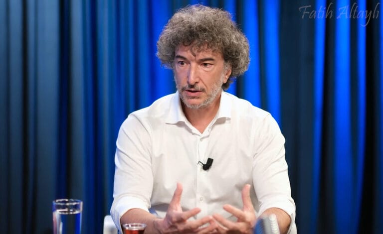 Fatih Altaylı ve Gönenç Gürkaynak’tan “Beyaz Et Operasyonu” Analizi: “Hukukun Dozunu Kaçırırsanız, İktisadın Tadını Kaçırırsınız!”