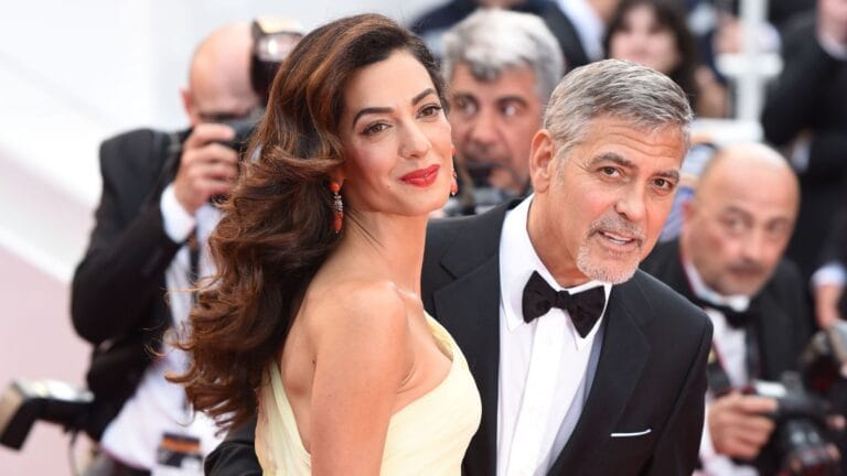 George Clooney ve Ailesi Fransa’daki Yangınlar Nedeniyle Evlerini Terk Etti
