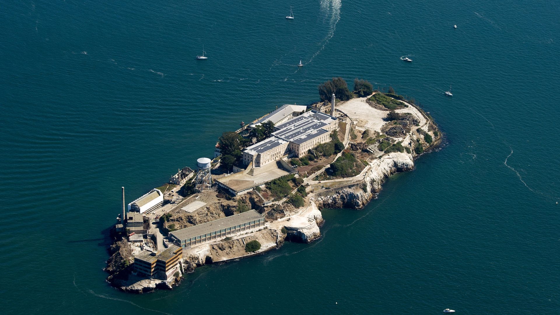 San Francisco Körfezi’nde Facia: Alcatraz Adası Yakınlarında Tekne Battı