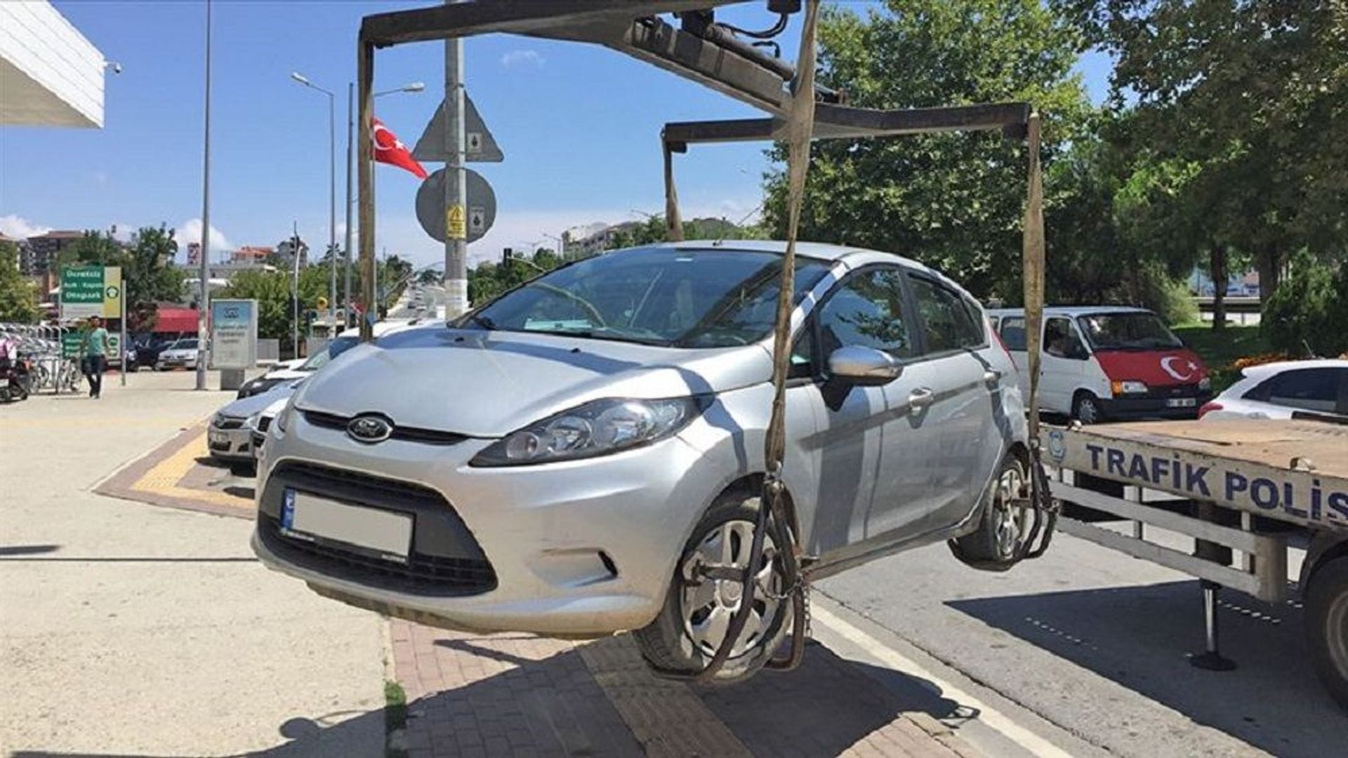 İstanbul’da Araç Çekme ve Otopark Ücretlerine Zam Geldi