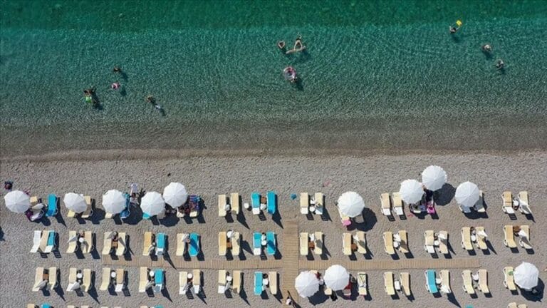 Solaryum Bağımlısı Kadının Yüzünde Kocaman Delik Oluştu