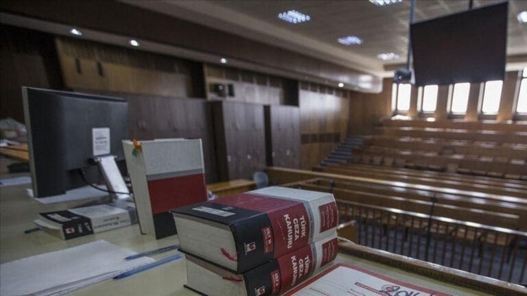 Bribery Scandal in Izmir: Deputy Director and Clerk Sentenced to Prison
