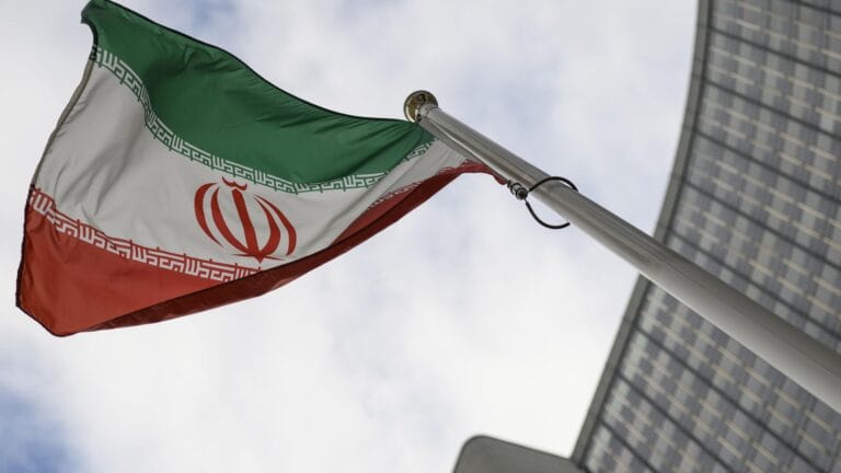 Iran's Efforts to Collaborate with Oman on Strait of Hormuz Hampered by US Pressure
