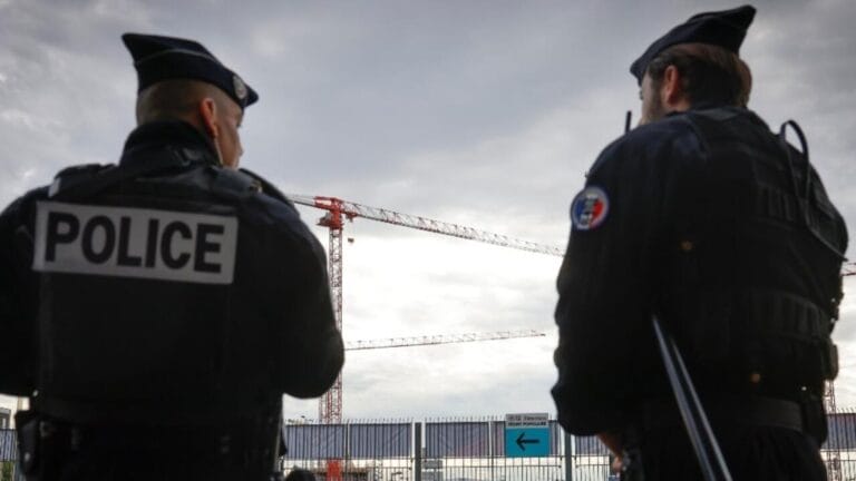 Paris’te Bıçaklı Saldırı: 3 Kişi Yaralandı