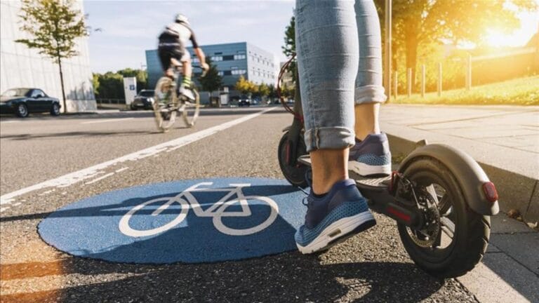 İrlanda’da Elektrikli Scooter Kullanımı 18 Yaş Altına Yasaklandı