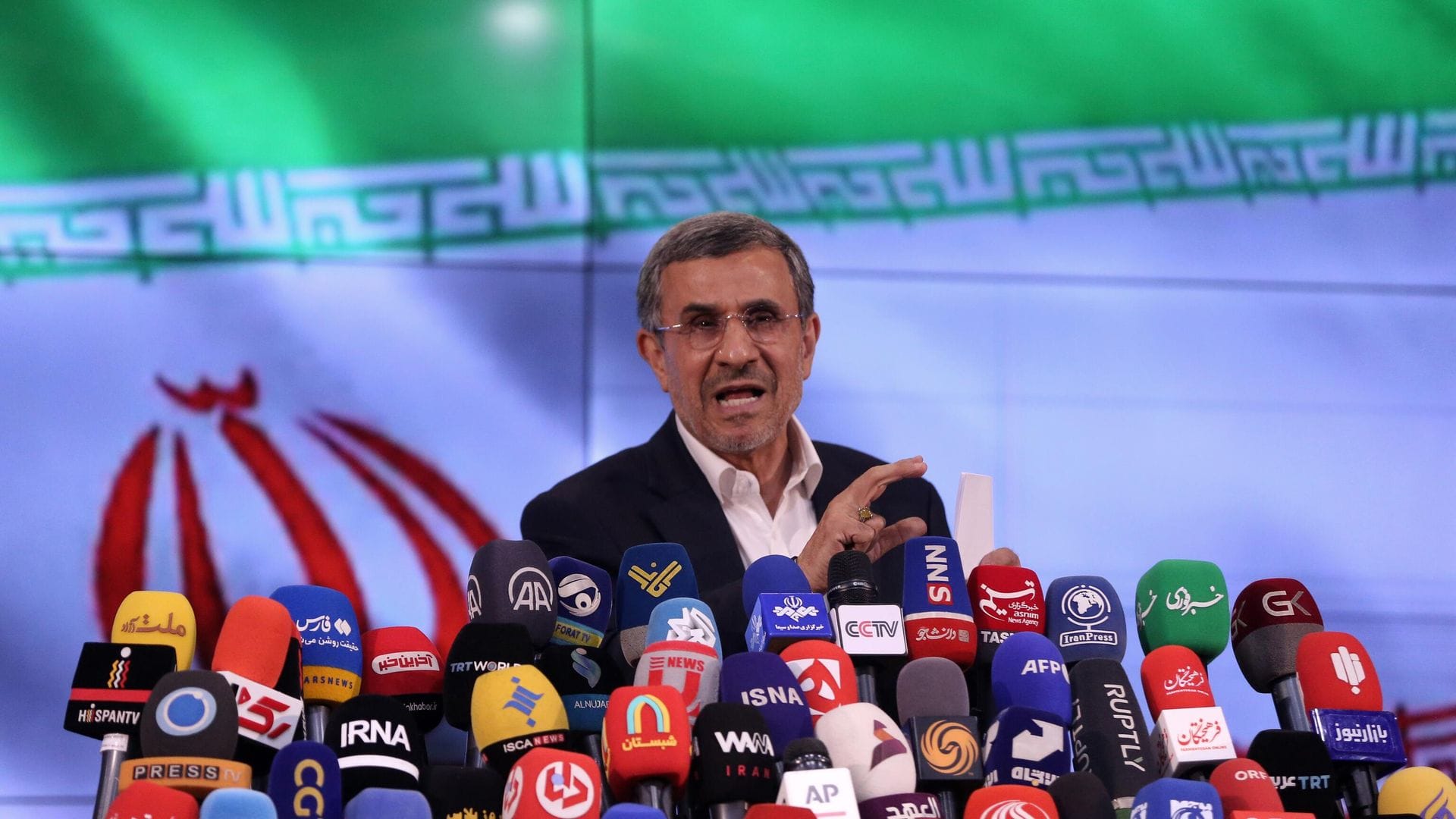 Ahmedinejad’ın Ofisi New York Times’ın İddialarını Yalanladı