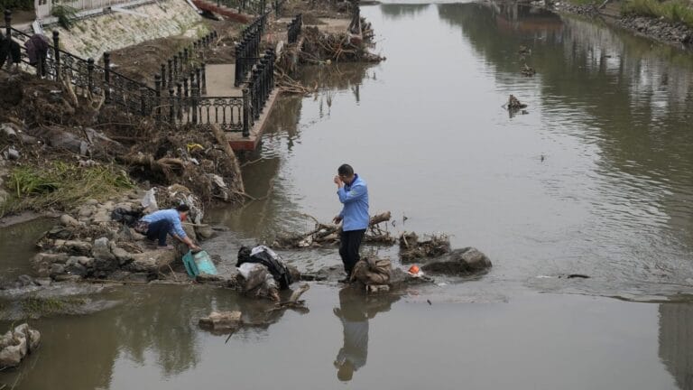China Floods Worsen: 39 Dead, Hundreds of Venomous Snakes Escape