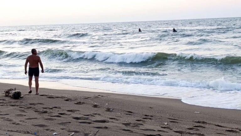 Karadeniz’de Denize Girişler Yasaklandı