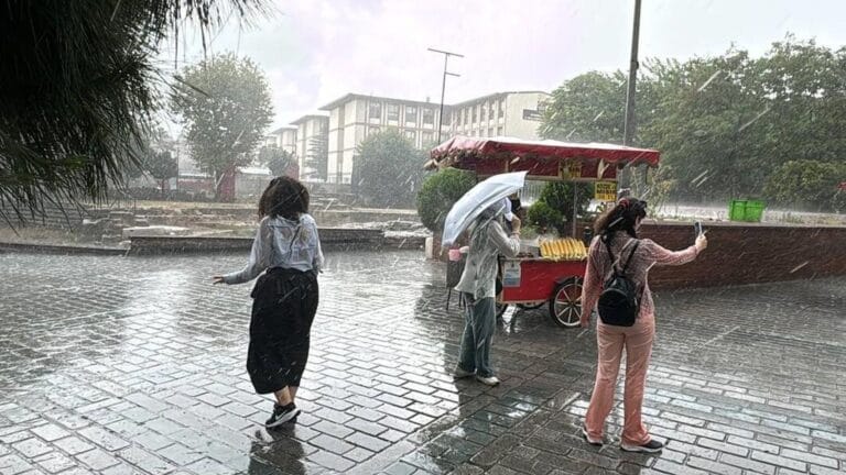İstanbul’da Sıcak Hava Dönemi Sona Eriyor: 4 Günlük Yağmur Uyarısı
