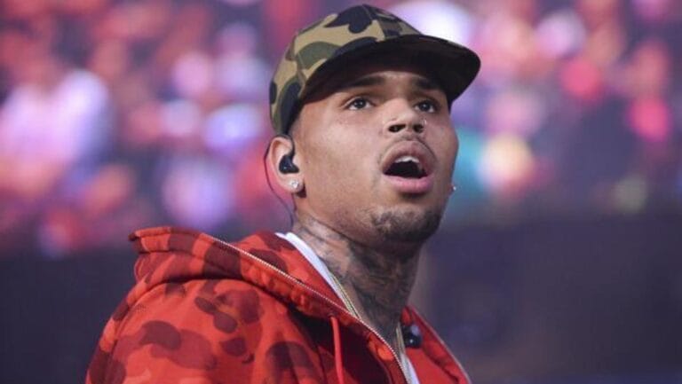 Şarkıcı Chris Brown Kavga Suçunu Kabul Etti