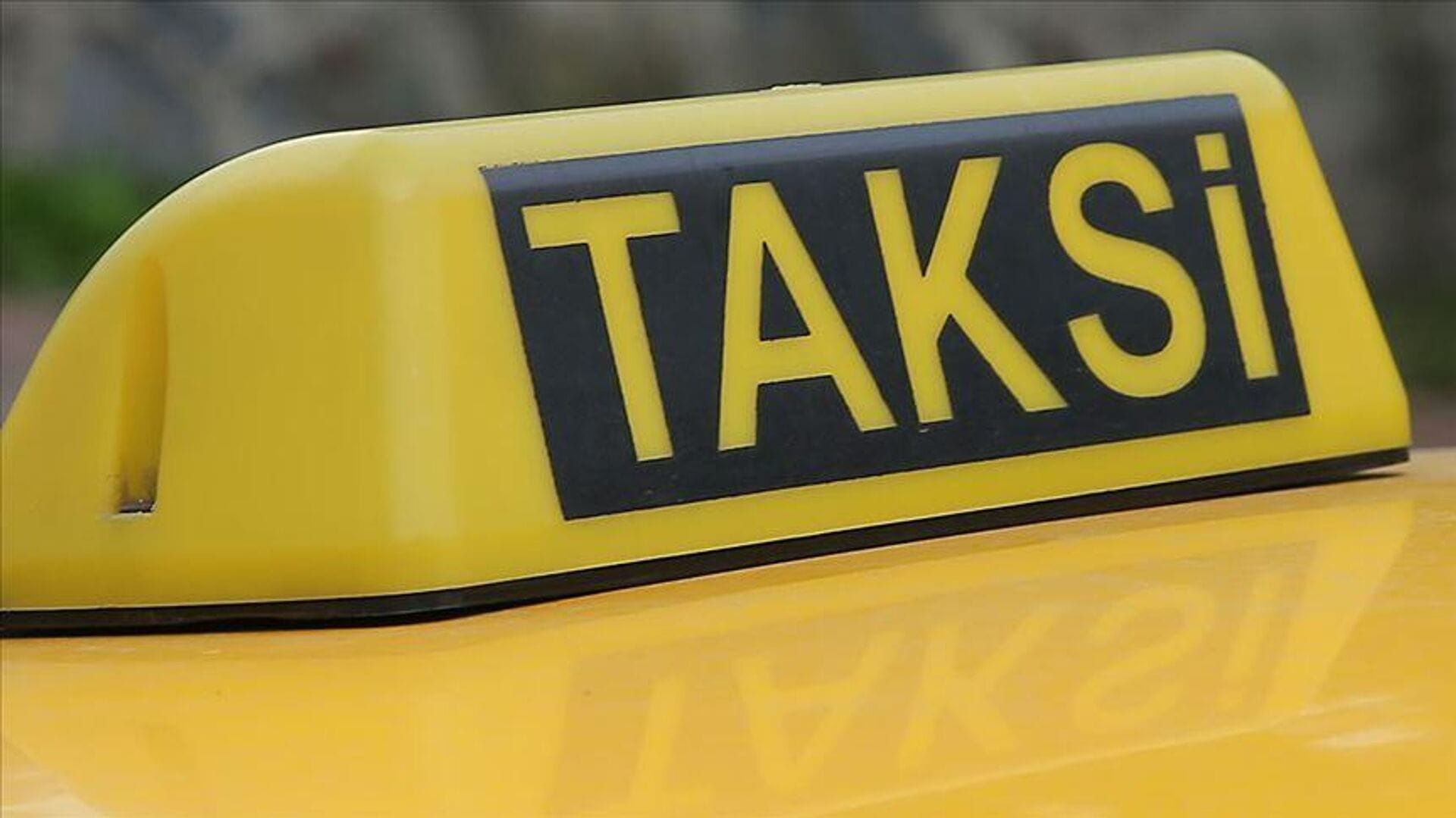 Taxi Driver Attempting to Scam Tourist by Not Using Meter Receives Strict Penalty