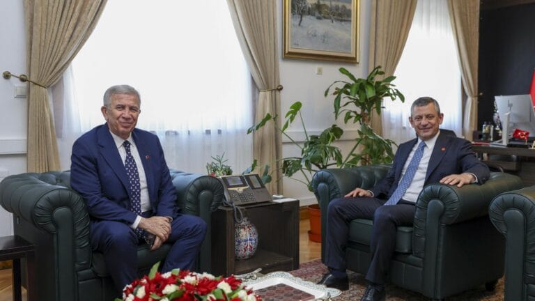 Mansur Yavaş’tan YENİ Parti Genel Başkanı Özgür Özel’e Tebrik