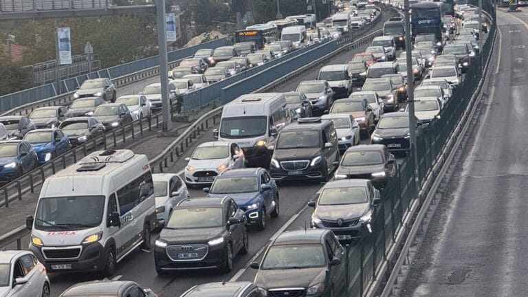 İstanbul Trafik Uyarısı: Etkinlik Nedeniyle Kapanacak Yollar ve Alternatif Güzergahlar