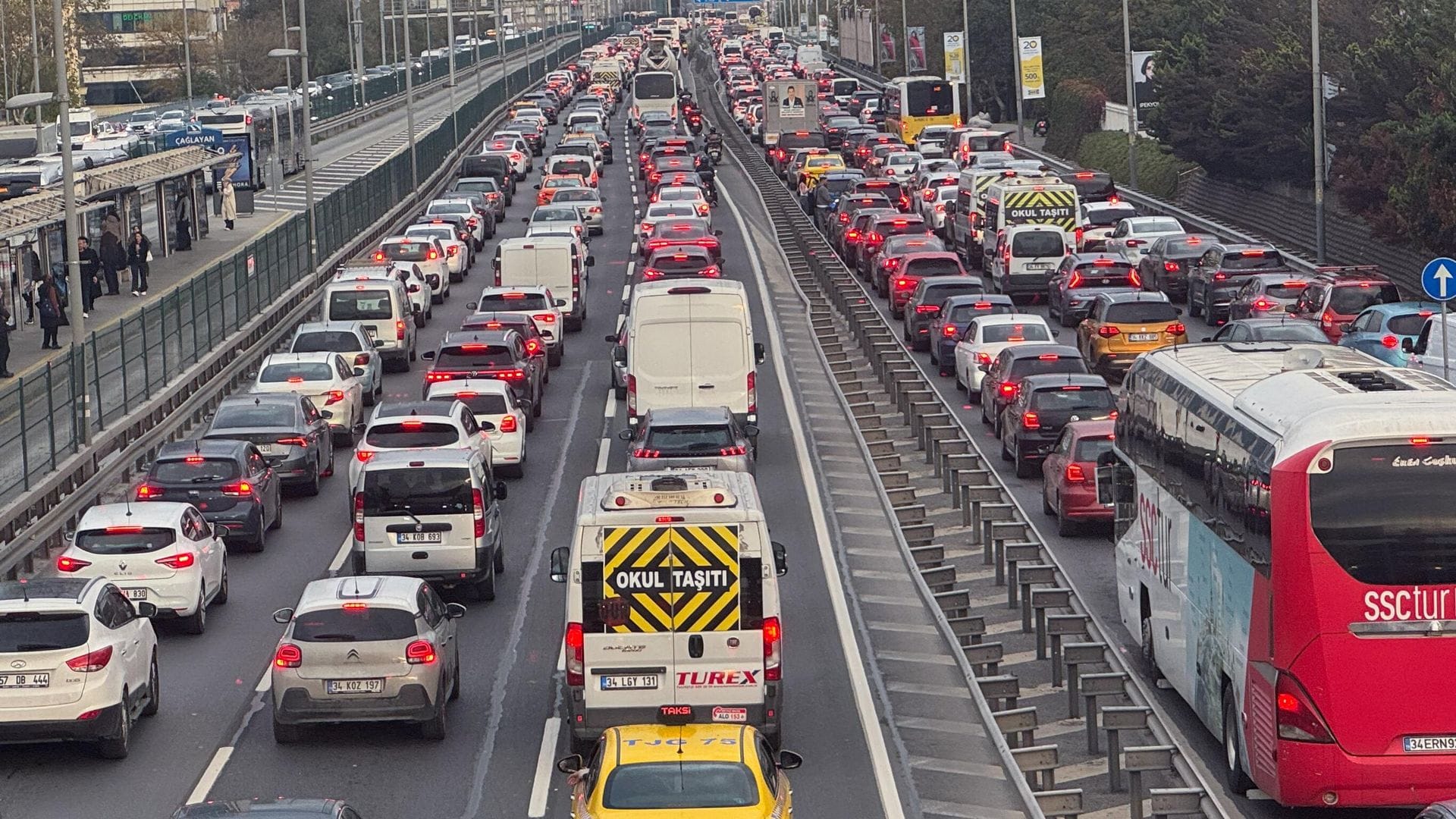 Trafikte Peş Peşe Selektör Yapmak Artık Suç Sayılıyor