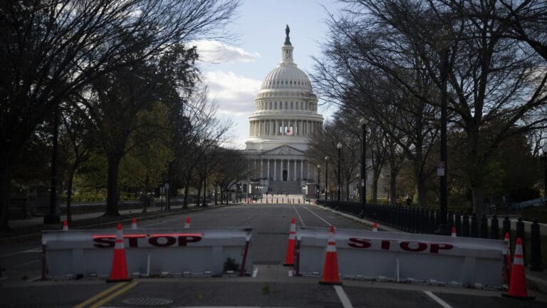 US Air Force Major Arrested at Congress for Calling for Trump and Vance's Removal
